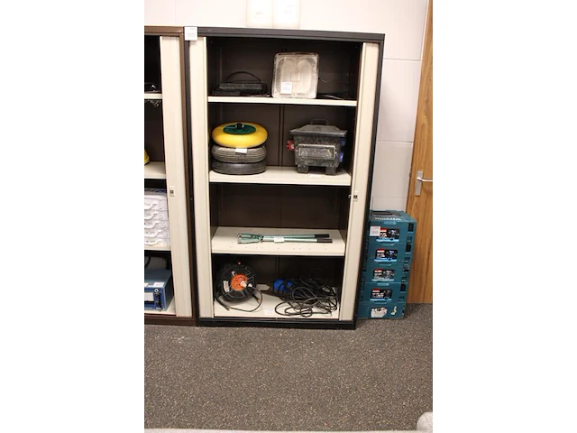Magazijnkast met twee roldeuren, afm. 115 x 54 x 197 cm. - afbeelding 4 van  4