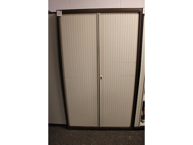 Magazijnkast met twee roldeuren, afm. 115 x 54 x 197 cm. - afbeelding 2 van  3