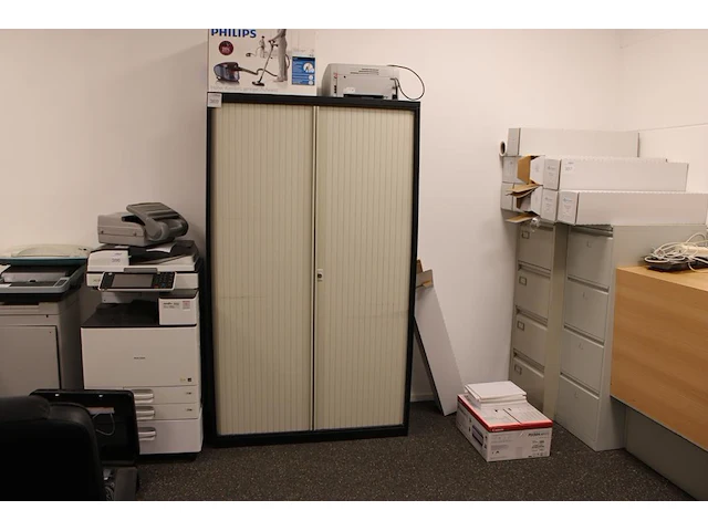 Magazijnkast met twee roldeuren, afm. 115 x 54 x 197 cm. - afbeelding 1 van  3