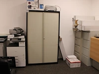 Magazijnkast met twee roldeuren, afm. 115 x 54 x 197 cm.