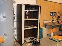 Magazijnkast met twee roldeuren, afm. 117 x 54 x 197 cm.