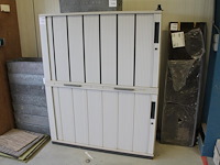 Magazijnkast met twee roldeuren. afmeting 120 x 40 x 150. let op! exclusief inhoud en ophalen na 12.30u. - afbeelding 1 van  2
