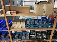 Magazijnkasten met inhoud (3x) - afbeelding 4 van  9