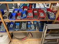 Magazijnkasten met inhoud (3x) - afbeelding 5 van  9