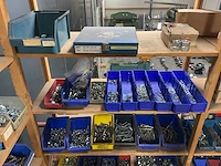 Magazijnkasten met inhoud (3x) - afbeelding 9 van  9
