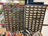 Magazijnkasten met inhoud - afbeelding 5 van  11