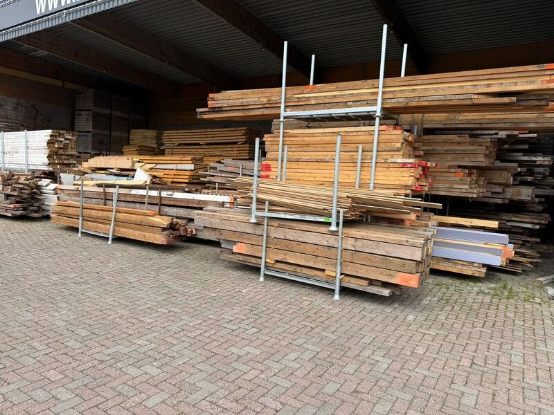 Magazijnopruiming tussenstation (bouwmaterialen en machines)
