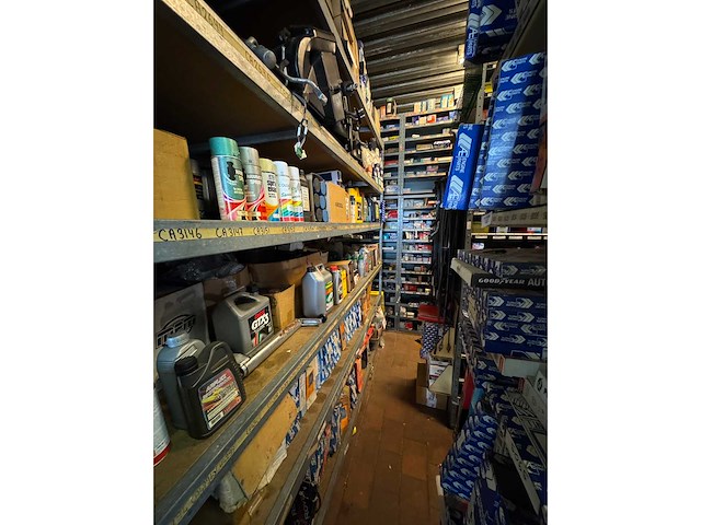 Magazijnstelling 41 meter / 30cm diep + legbordstelling 5,7 meter / 80cm diep - afbeelding 12 van  16