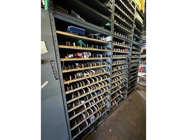 Magazijnstelling 41 meter / 30cm diep + legbordstelling 5,7 meter / 80cm diep - afbeelding 14 van  16