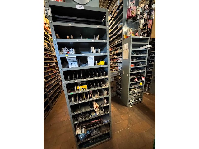 Magazijnstelling 41 meter / 30cm diep + legbordstelling 5,7 meter / 80cm diep - afbeelding 15 van  16