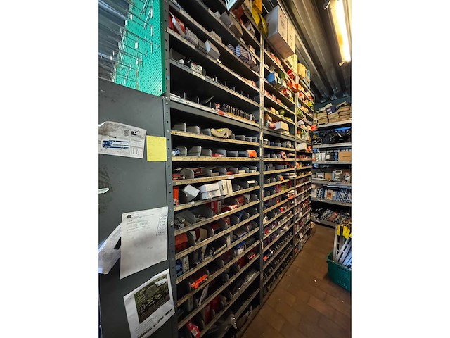 Magazijnstelling 41 meter / 30cm diep + legbordstelling 5,7 meter / 80cm diep - afbeelding 16 van  16
