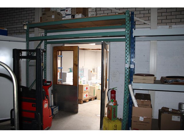 Magazijnstelling bestaande uit 5 staanders met afmeting 87 x 270 cm, 8 liggers met lengte 270 cm, 4 liggers... - afbeelding 1 van  3