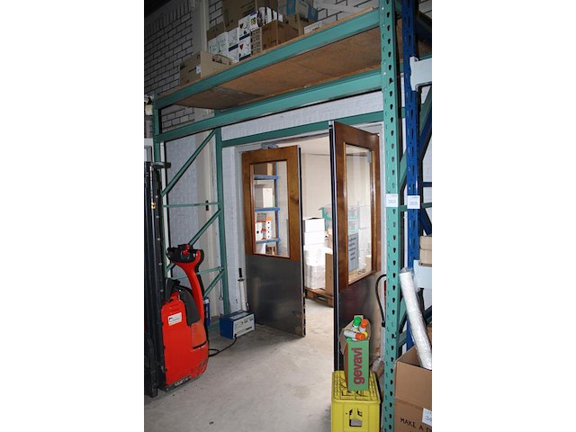 Magazijnstelling bestaande uit 5 staanders met afmeting 87 x 270 cm, 8 liggers met lengte 270 cm, 4 liggers... - afbeelding 2 van  3