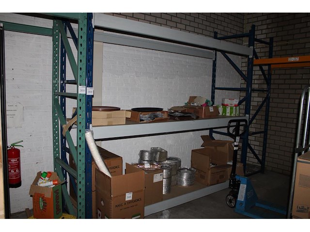 Magazijnstelling bestaande uit 9 staanders met afmeting 80 x 270 cm, 26 liggers met lengte 270 cm en 5 legb... - afbeelding 1 van  2