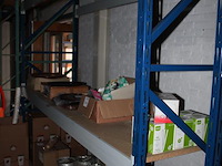 Magazijnstelling bestaande uit 9 staanders met afmeting 80 x 270 cm, 26 liggers met lengte 270 cm en 5 legb... - afbeelding 2 van  2