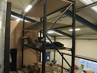 Magazijnstelling bestaande uit vier staanders. afmeting 110 x 295 cm, 18 liggers met lengte 270 cm en nege... - afbeelding 1 van  2