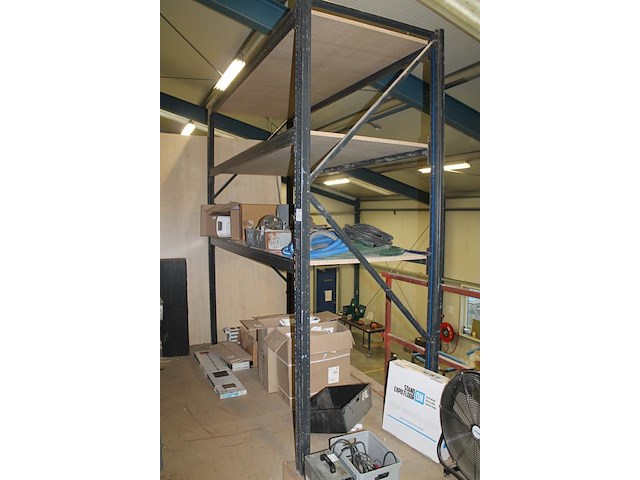 Magazijnstelling bestaande uit vier staanders. afmeting 110 x 295 cm, 18 liggers met lengte 270 cm en nege... - afbeelding 2 van  2