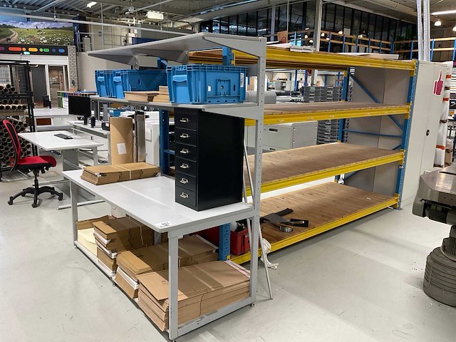 Magazijnstelling en werkplek - afbeelding 1 van  5