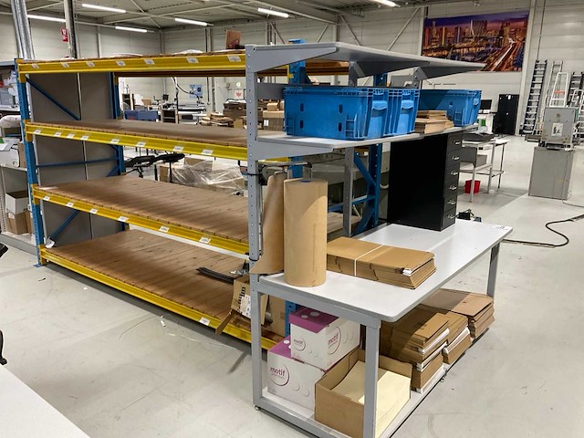 Magazijnstelling en werkplek - afbeelding 3 van  5
