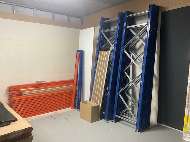 Magazijnstelling materiaal - afbeelding 1 van  8