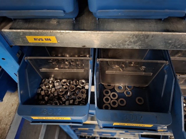 Magazijnstelling met bevestigingsmateriaal - afbeelding 4 van  36