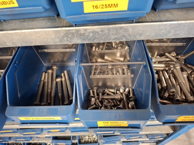 Magazijnstelling met bevestigingsmateriaal - afbeelding 6 van  36