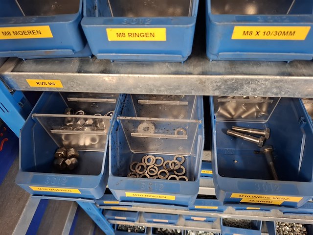 Magazijnstelling met bevestigingsmateriaal - afbeelding 8 van  36