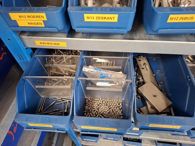 Magazijnstelling met bevestigingsmateriaal - afbeelding 15 van  36