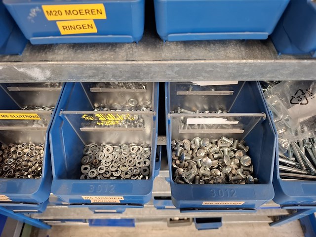 Magazijnstelling met bevestigingsmateriaal - afbeelding 18 van  36