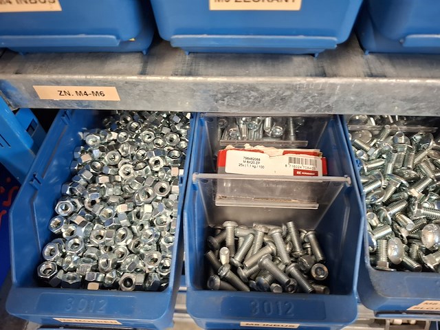 Magazijnstelling met bevestigingsmateriaal - afbeelding 20 van  36