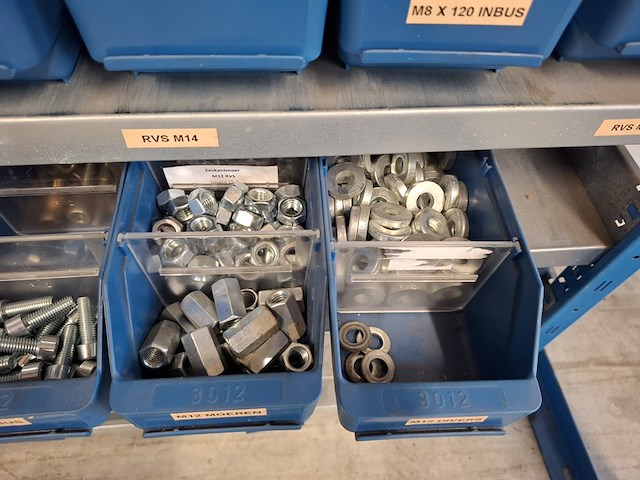 Magazijnstelling met bevestigingsmateriaal - afbeelding 26 van  36