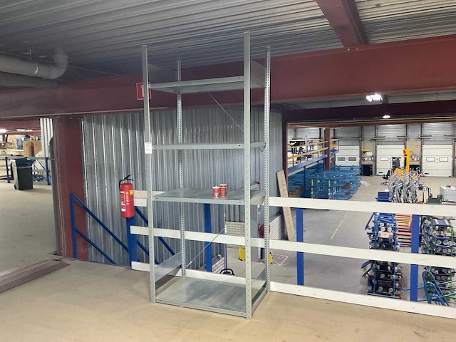 Magazijnstelling met inhoud (4x) - afbeelding 9 van  17