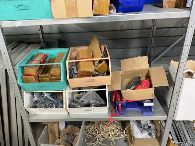 Magazijnstelling met inhoud (4x) - afbeelding 12 van  17