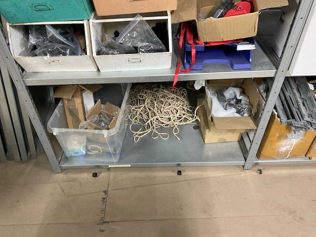 Magazijnstelling met inhoud (4x) - afbeelding 13 van  17