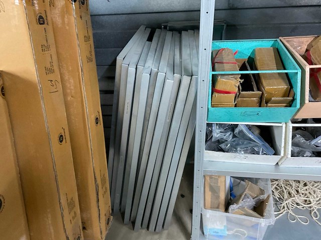 Magazijnstelling met inhoud (4x) - afbeelding 17 van  17