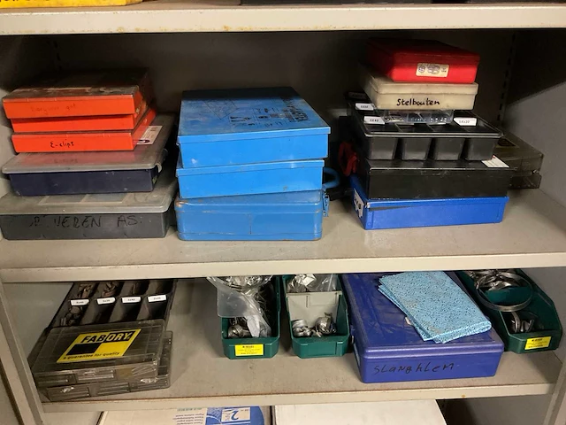Magazijnstelling met inhoud (4x) - afbeelding 10 van  20