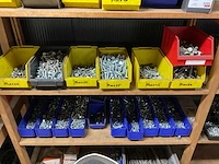 Magazijnstelling met inhoud (4x) - afbeelding 17 van  18