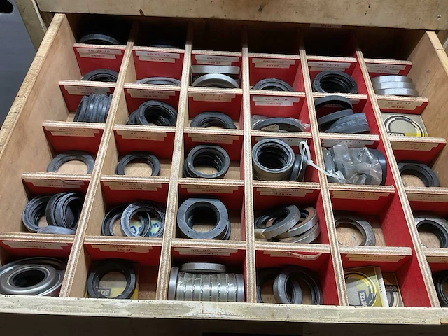 Magazijnstelling met inhoud (6x) - afbeelding 28 van  38