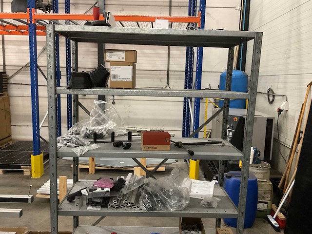 Magazijnstelling met inhoud - afbeelding 2 van  3