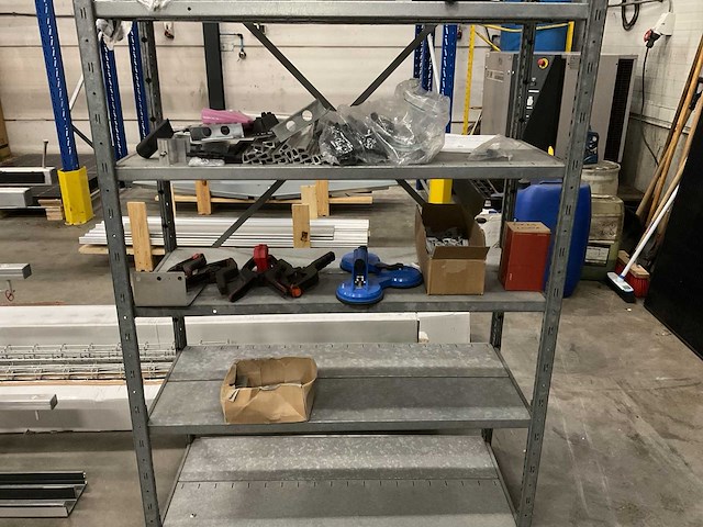 Magazijnstelling met inhoud - afbeelding 3 van  3