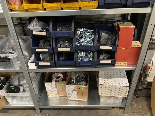 Magazijnstelling met inhoud - afbeelding 6 van  6