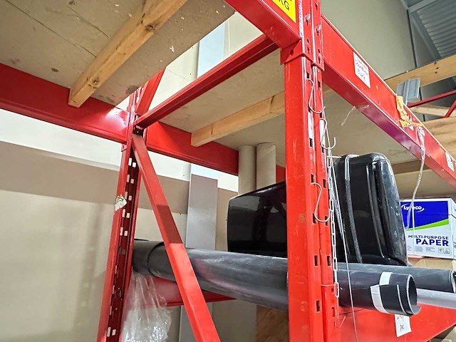 Magazijnstelling met inhoud - afbeelding 2 van  8