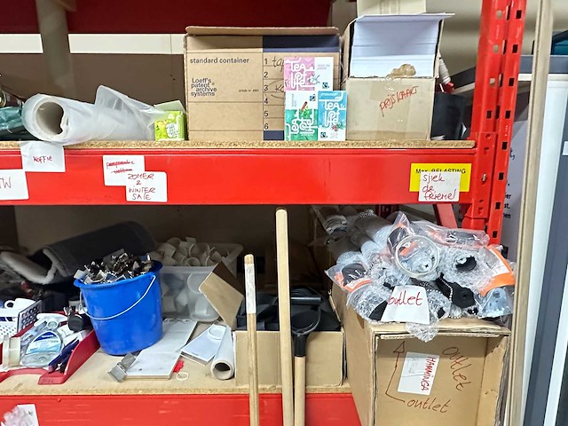 Magazijnstelling met inhoud - afbeelding 3 van  8