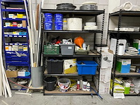 Magazijnstelling met inhoud - afbeelding 1 van  7