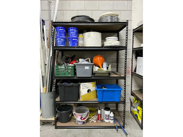 Magazijnstelling met inhoud - afbeelding 2 van  7