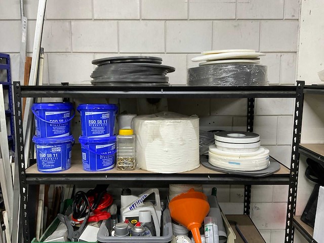 Magazijnstelling met inhoud - afbeelding 3 van  7