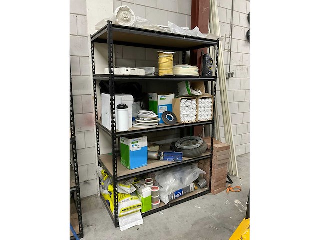 Magazijnstelling met inhoud - afbeelding 1 van  7