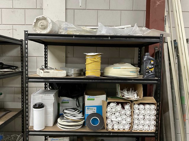 Magazijnstelling met inhoud - afbeelding 3 van  7