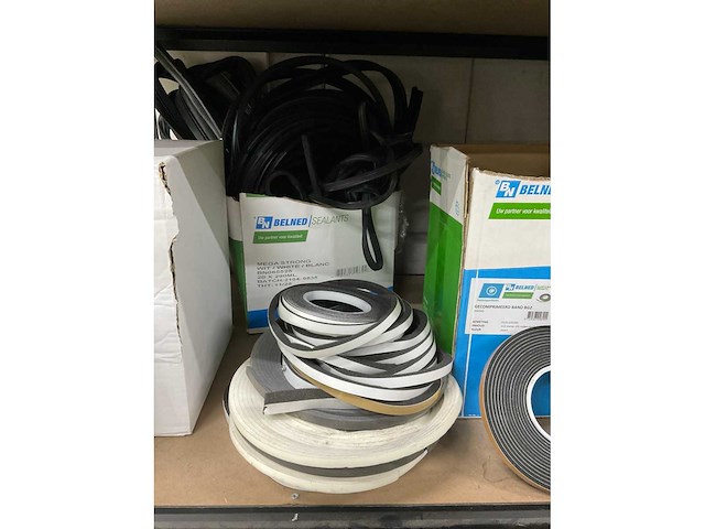 Magazijnstelling met inhoud - afbeelding 5 van  7