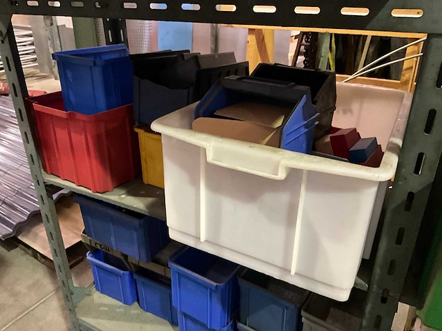 Magazijnstelling met inhoud - afbeelding 4 van  8